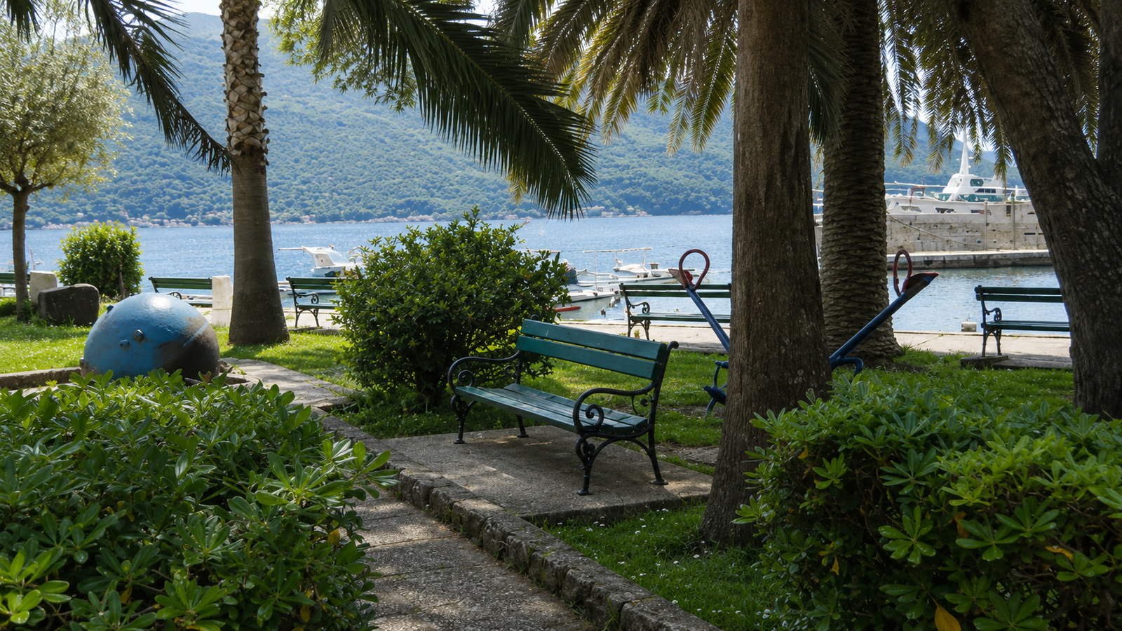 Šetalište i restorani u Kumboru